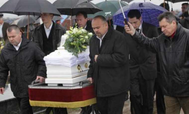 katarinu_su_sahranili_u_bijelom_lijesu_515x361n_276919_1266858571.jpg Foto: Zadarski list