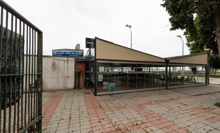 kolovare plaza kafic skakaona bazen zima (8) kolovare plaza kafic skakaona bazen zima (8)