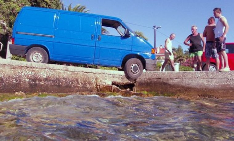 kombi_u_moru_1375630354.jpg Foto: Radio Zadar