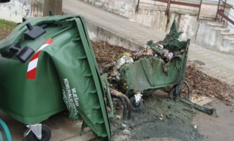 kontejneri__murvi_ka_1449994935.JPG Foto: 057info