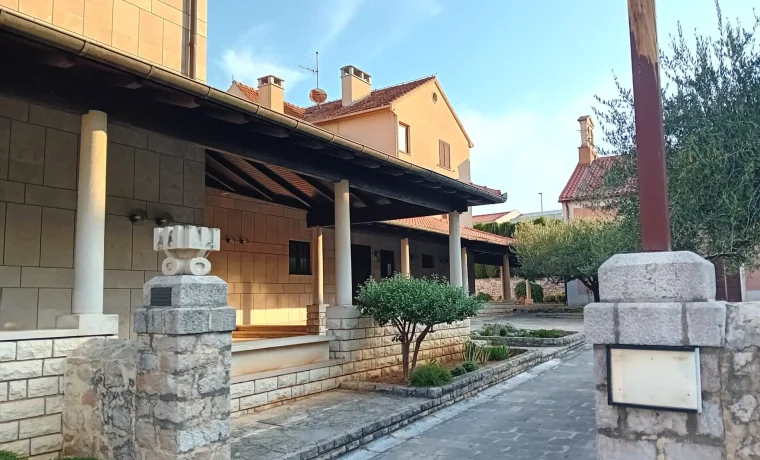 križ, samostan križ, samostan