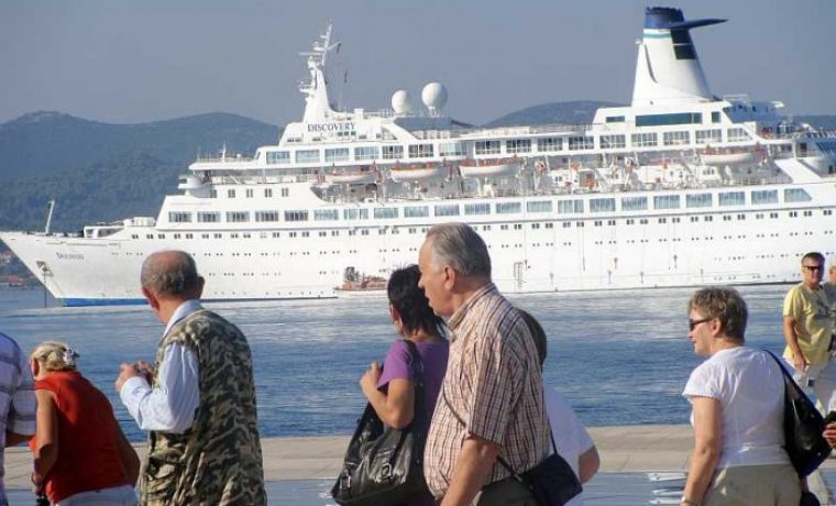kruzer__turisti_1253606885.jpg