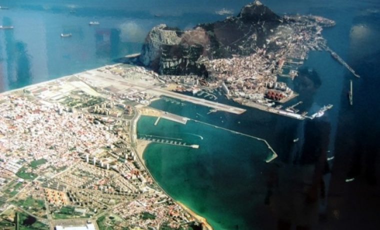 la_linea__gibraltar_1317538486.jpg
