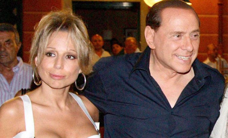 marina_berlusconi_1314097376.jpg Foto: Berlusconi s kčerkom Marinom