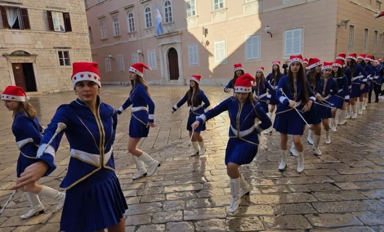 mažoretkinje, katedrala