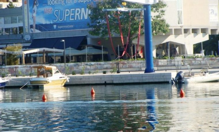 moroskok__dizalica_1463899425.JPG Foto: 057info