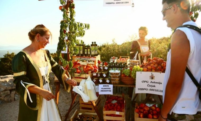 odrzan-4-sajam-lokalnih-proizvoda-luka-i-igara-08.jpg Foto: PP Vransko jezero