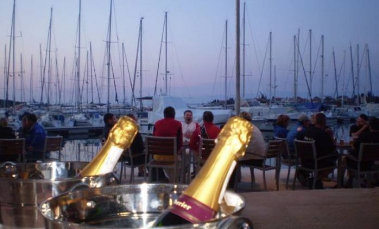 Foto: Olive marina Island
