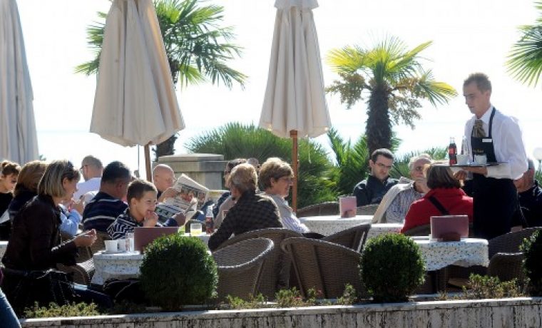 opatija__konobar_1310230395.jpg