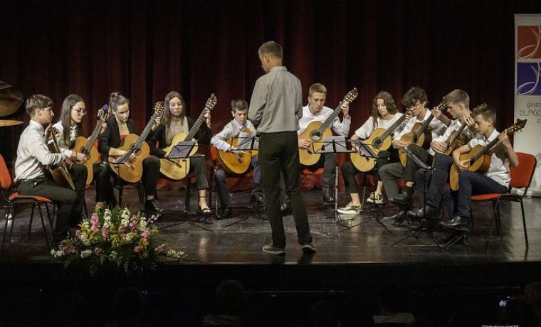 orkestar_gitara_1653380625.jpg Foto: 057info