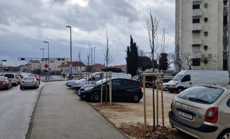 parking, kostele, bulevar parking, kostele, bulevar