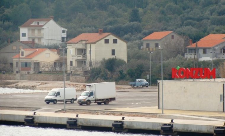 parkirali_te__preko_1296473050.JPG Foto: 057info