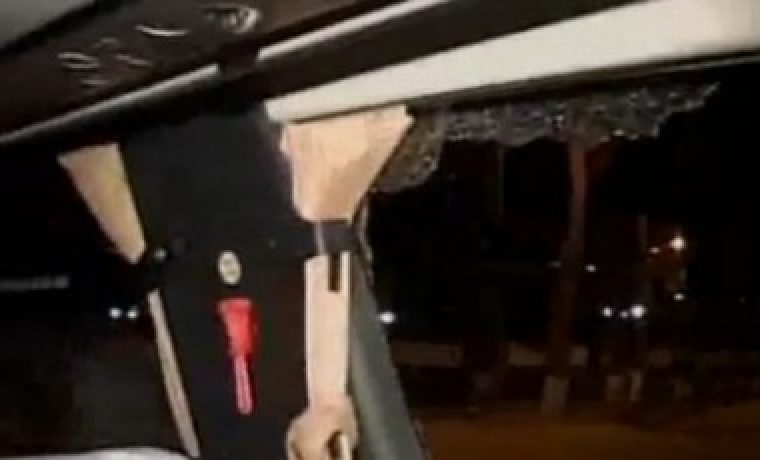 peruanci_kamenovali_autobus_sa_argentinskim_igracima_111913_87645_big_400_230_1353307690.jpg
