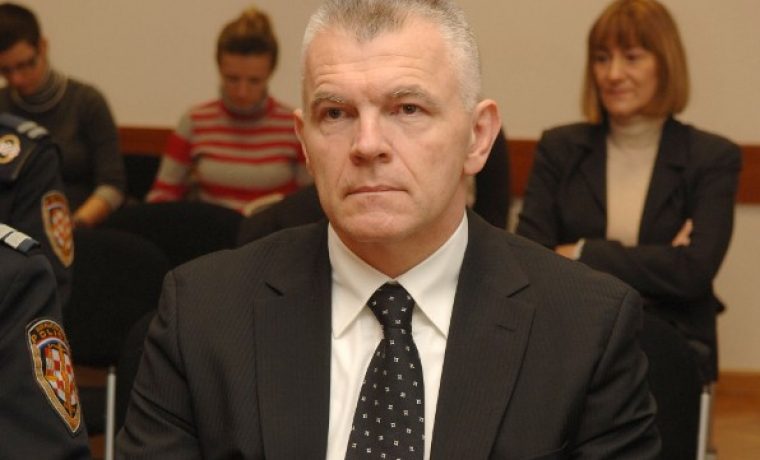 petrac_1285848357.jpg