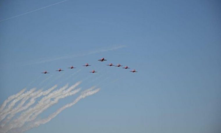phoca_thumb_l_red-arrows_21042018_01.jpg Foto: 057 info