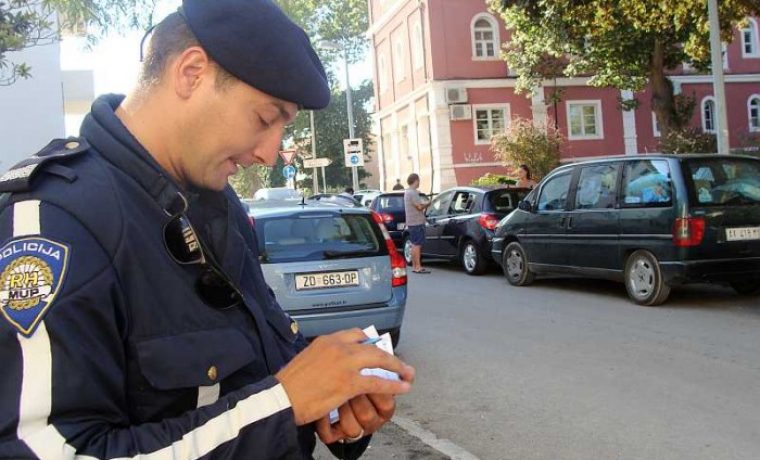 policajac__kazne_1250842618.jpg