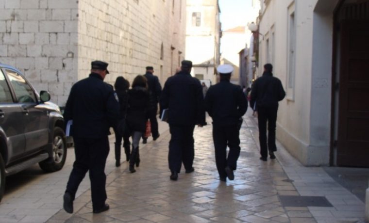 policija_1327494872.JPG