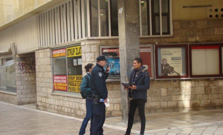 policija__humanitarci_1479209160.JPG Foto: 057info