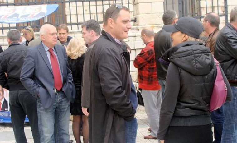 politicari__trg_1257595707.jpg
