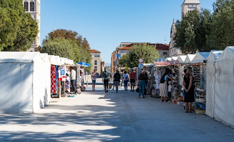 poluotok listopad sunce riva orgulje turisti (20)