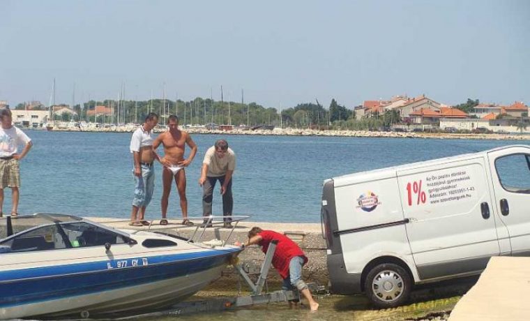 porinuce_1248348148.jpg