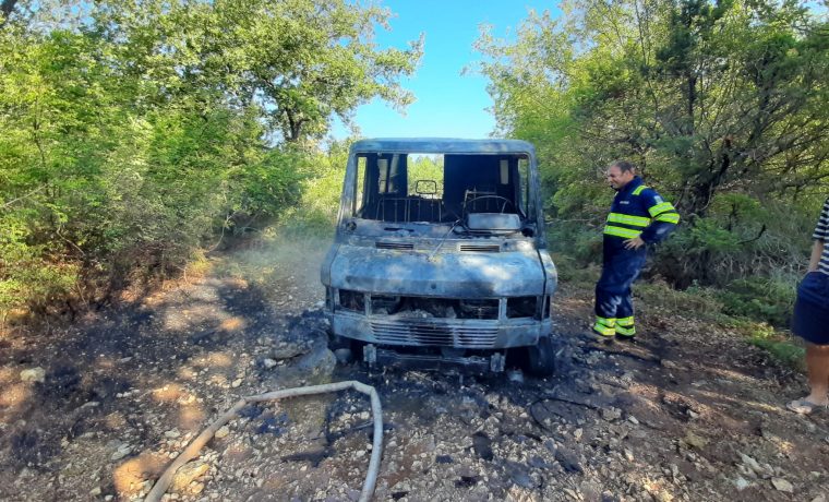 pozar_kombi_1629640833.jpg Foto: Vatrogasci - Oni su naši heroji