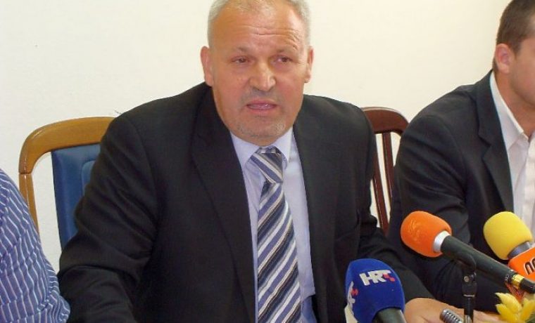 press1_1274182101.jpg