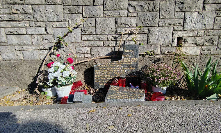razbijena, spomen ploča razbijena, spomen ploča