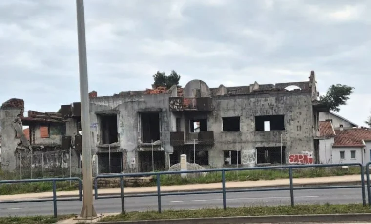 ruševina, bor 1