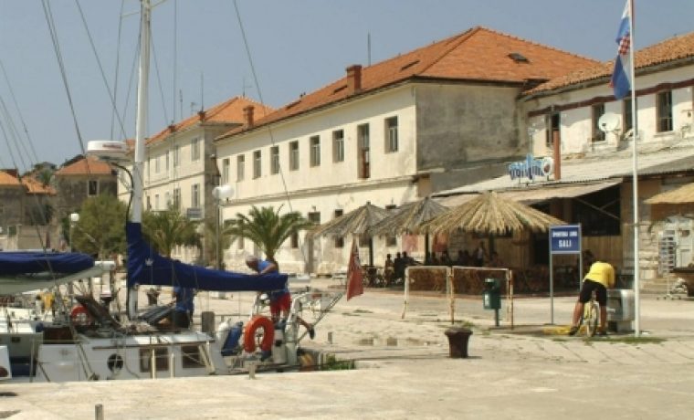 sali_1213519738.jpg