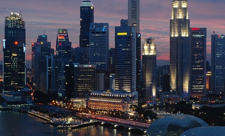 singapore_skyline_at_dusk_716037_1216367611.jpg
