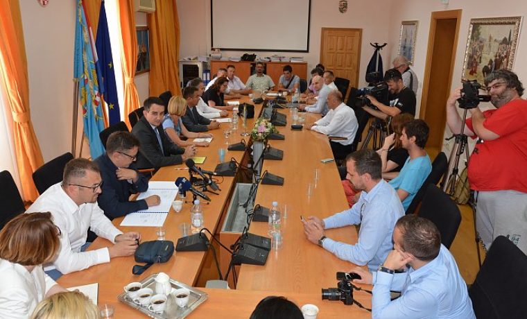 slike_pretovarne_stanice_potpisivanje_ugovora_18_1528191308.JPG Foto: pr foto