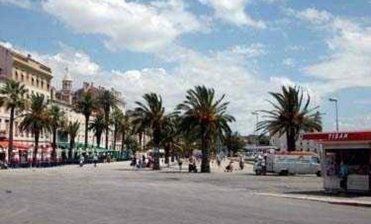 split_1188213278.jpg split_1188213278.jpg