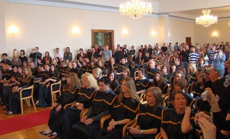studenti0_1274545750.jpg studenti0_1274545750.jpg