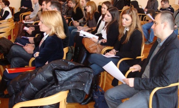 studenti__diplomacije_1292677752.JPG