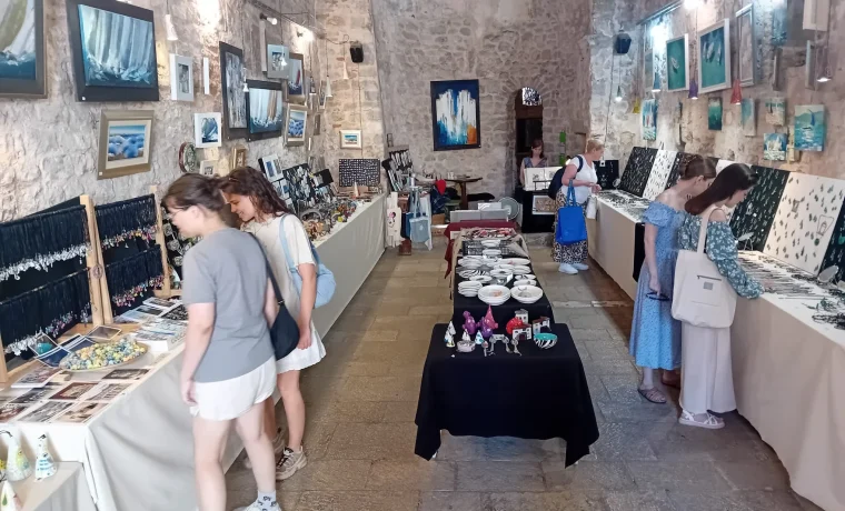 suveniri, turisti