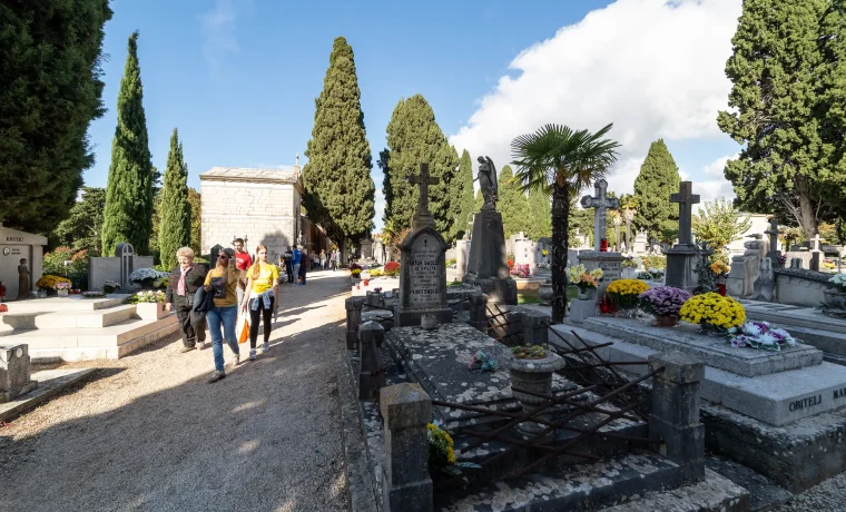 svi sveti gradsko groblje (30) svi sveti gradsko groblje (30)