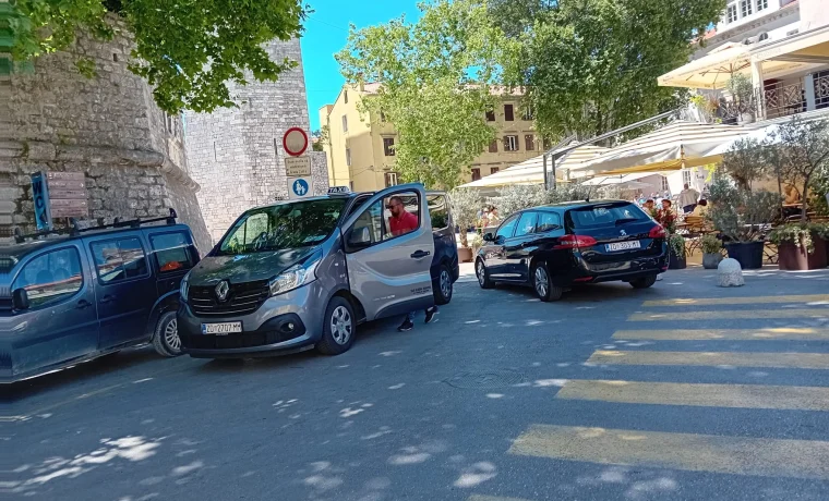 taksi, trg petra zoranića taksi, trg petra zoranića
