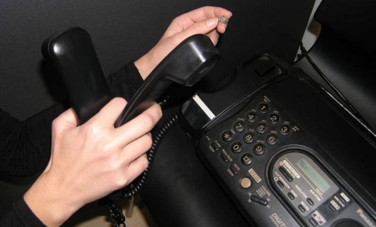 telefon_1200056939.jpg