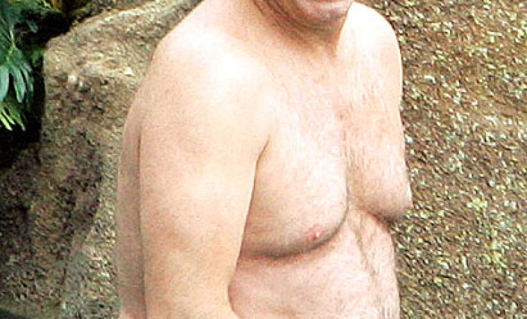 travolta_1283496845.jpg