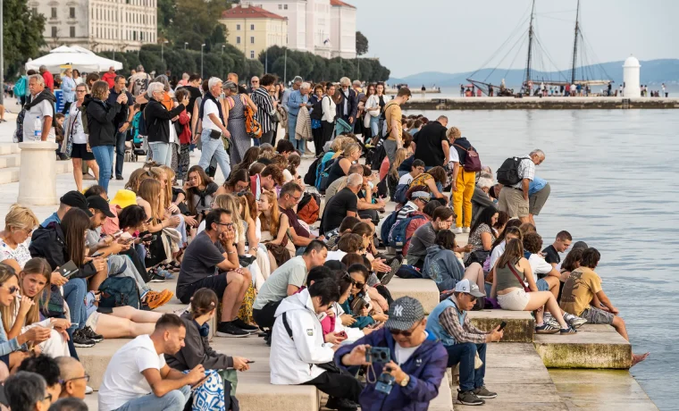 turisti riva kruzer leut podmornice (28)