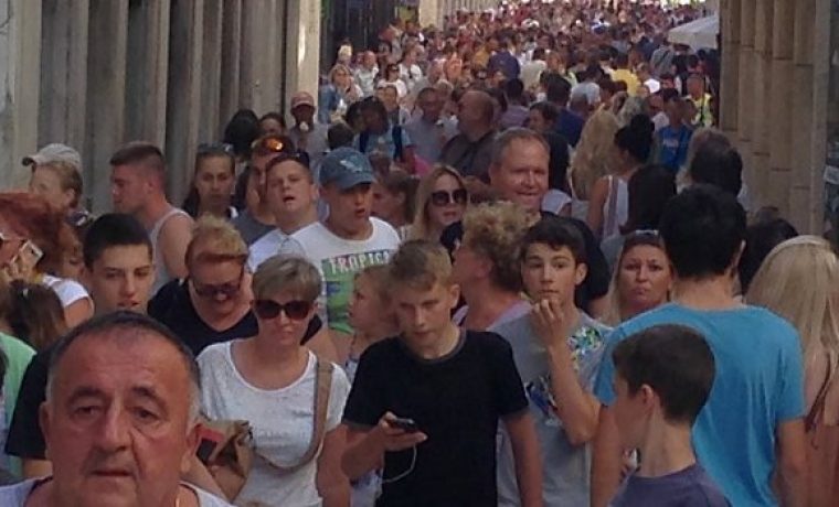 turisti__gu_va_1471017745.jpg