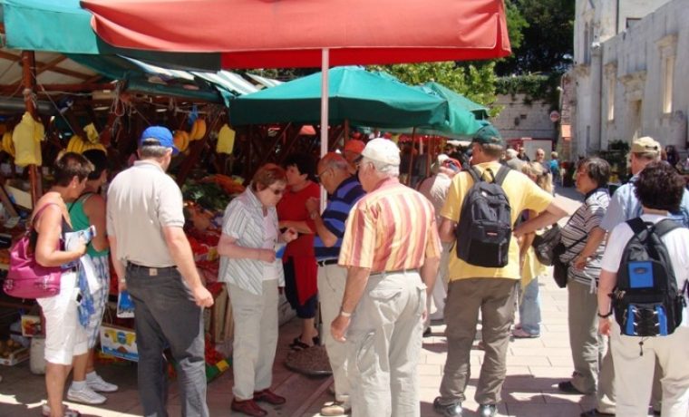 turisti__pijaca_1275397817.JPG