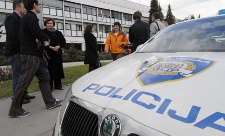 u_desetak_dana_treca_dojava_bombi_ekonomskoj_skoli_zadru_slika_4761_1266256828.jpg u_desetak_dana_treca_dojava_bombi_ekonomskoj_skoli_zadru_slika_4761_1266256828.jpg