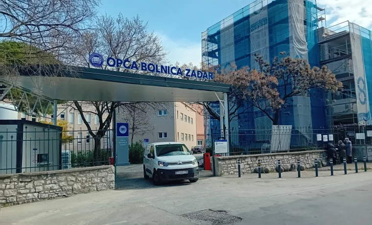 ulaz, bolnica, molitelji