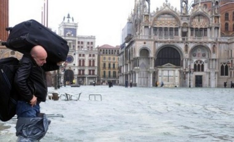 venecija__poplava_1352719540.jpg