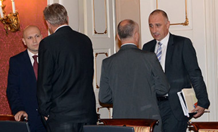 vlada_1370522916.jpg