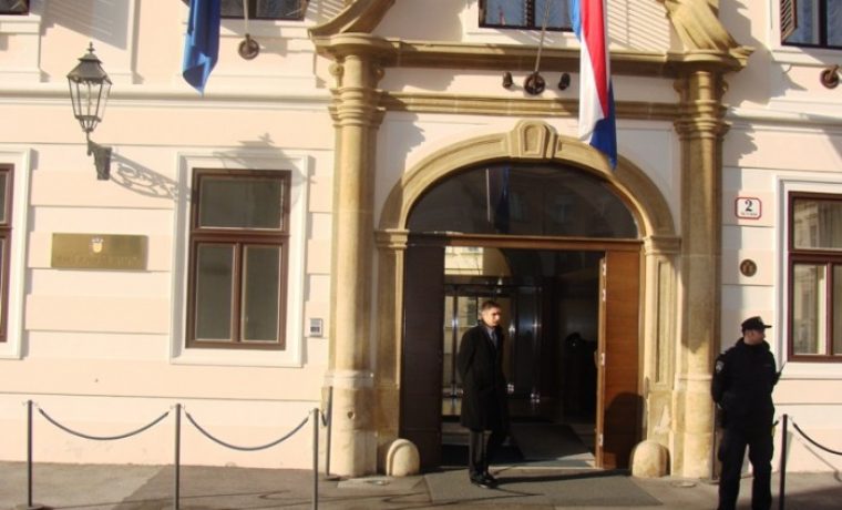 vlada__banski_1295509208.JPG Foto: 057 info