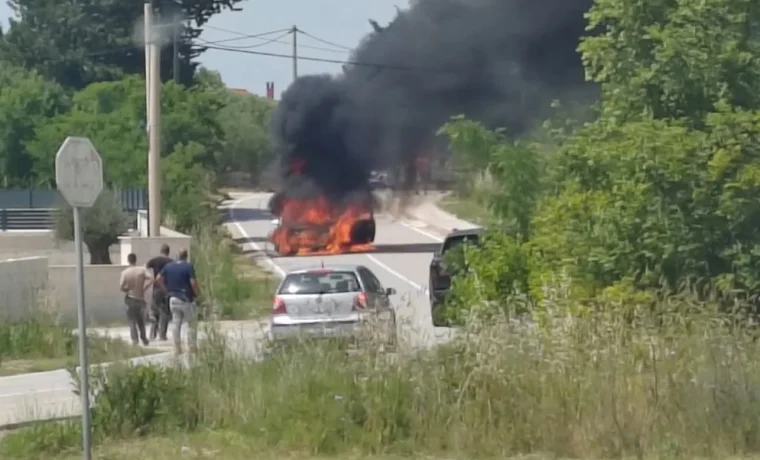 zapaljen auto zapaljen auto