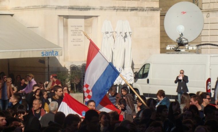 zastava__trg_1353068198.JPG